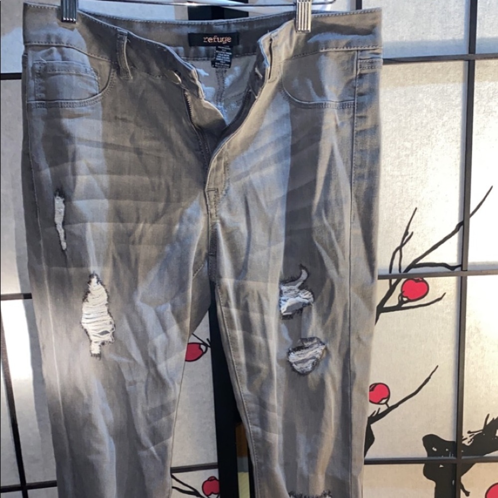 Grey Distressed Refugee Jeans